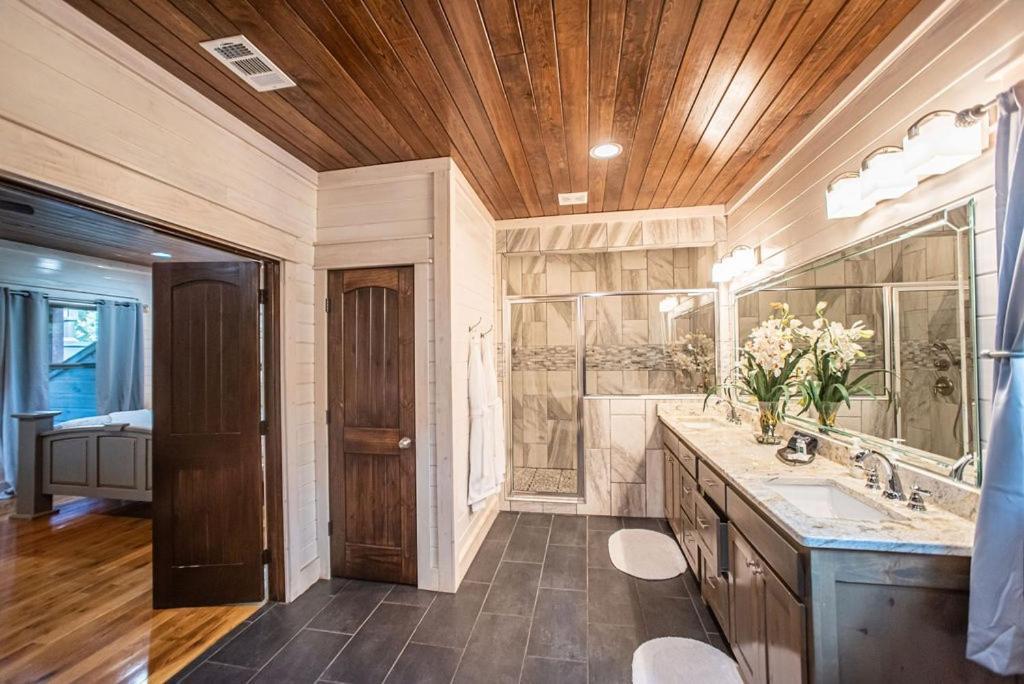 Merlot Mountain - Heated Spa Pool And Hot Tub! Cabin Broken Bow Exterior photo