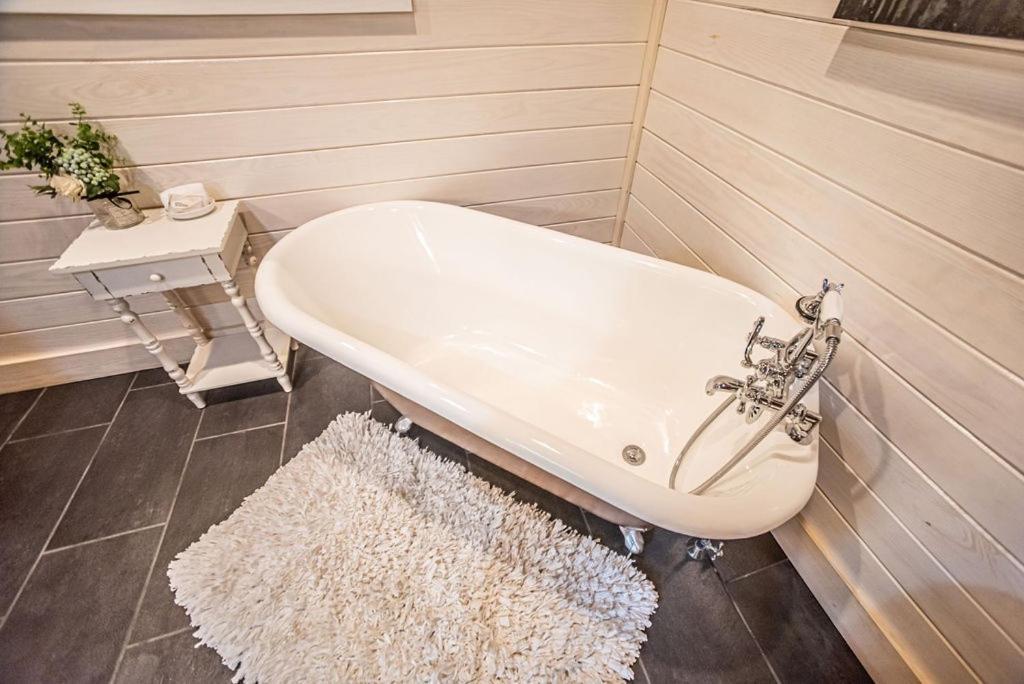 Merlot Mountain - Heated Spa Pool And Hot Tub! Cabin Broken Bow Exterior photo