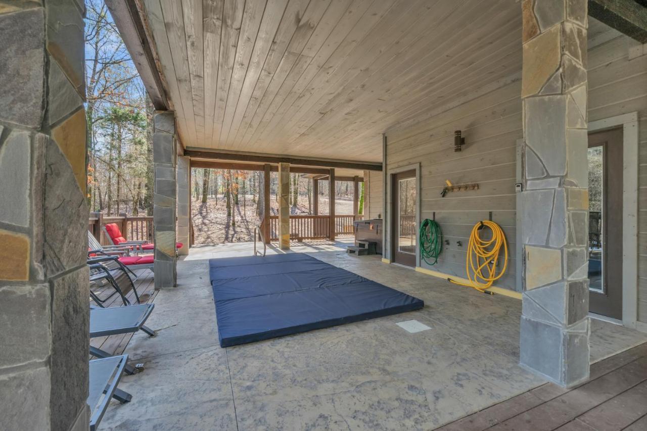 Merlot Mountain - Heated Spa Pool And Hot Tub! Cabin Broken Bow Exterior photo